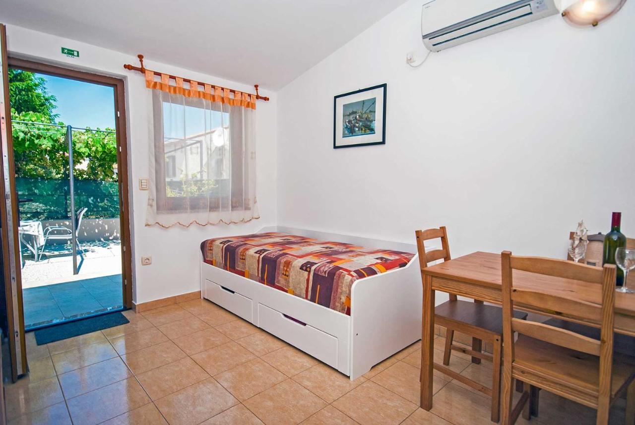 Apartman Kirac Pomer Exterior foto