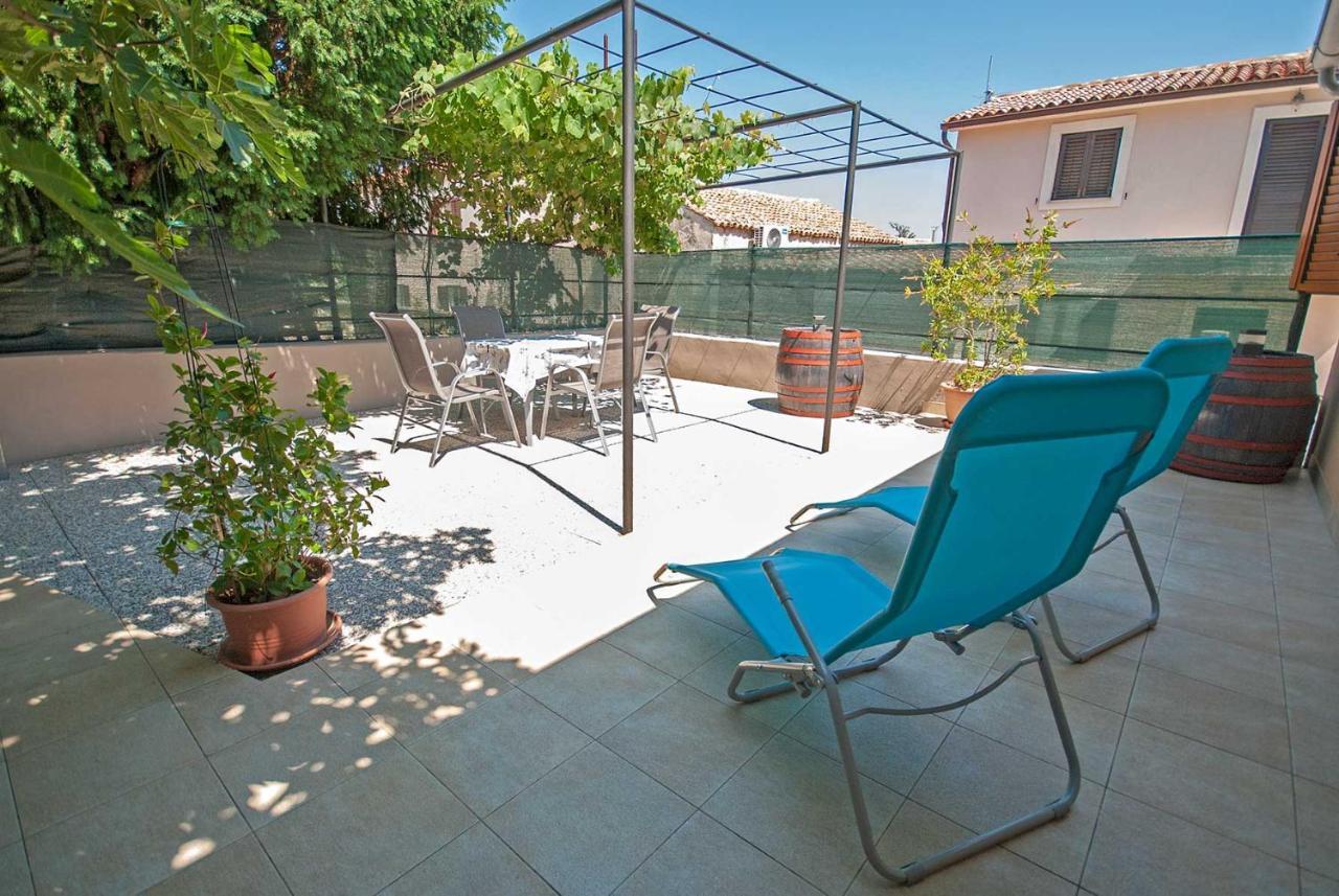 Apartman Kirac Pomer Exterior foto